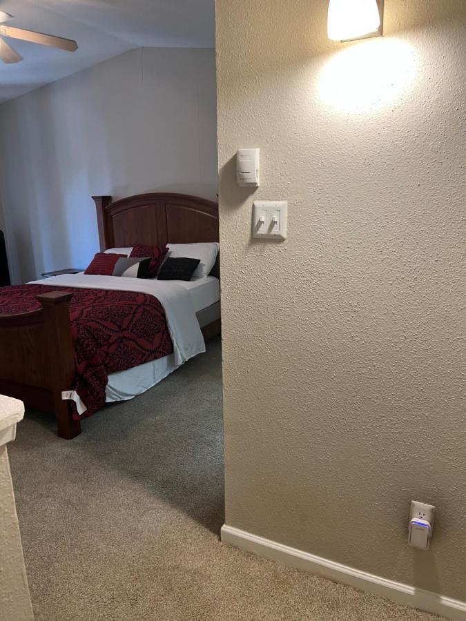 Lovely 1-Bedroom Townhome With Nice Amenities Houston Eksteriør bilde